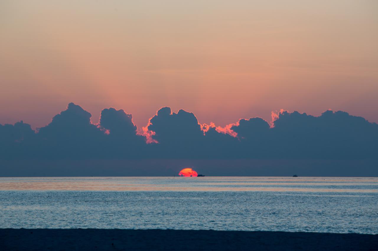 Innahura Maldives Resort Kurendhoo Esterno foto